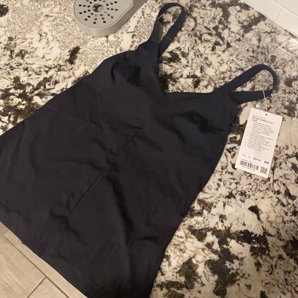 black lululemon tank top